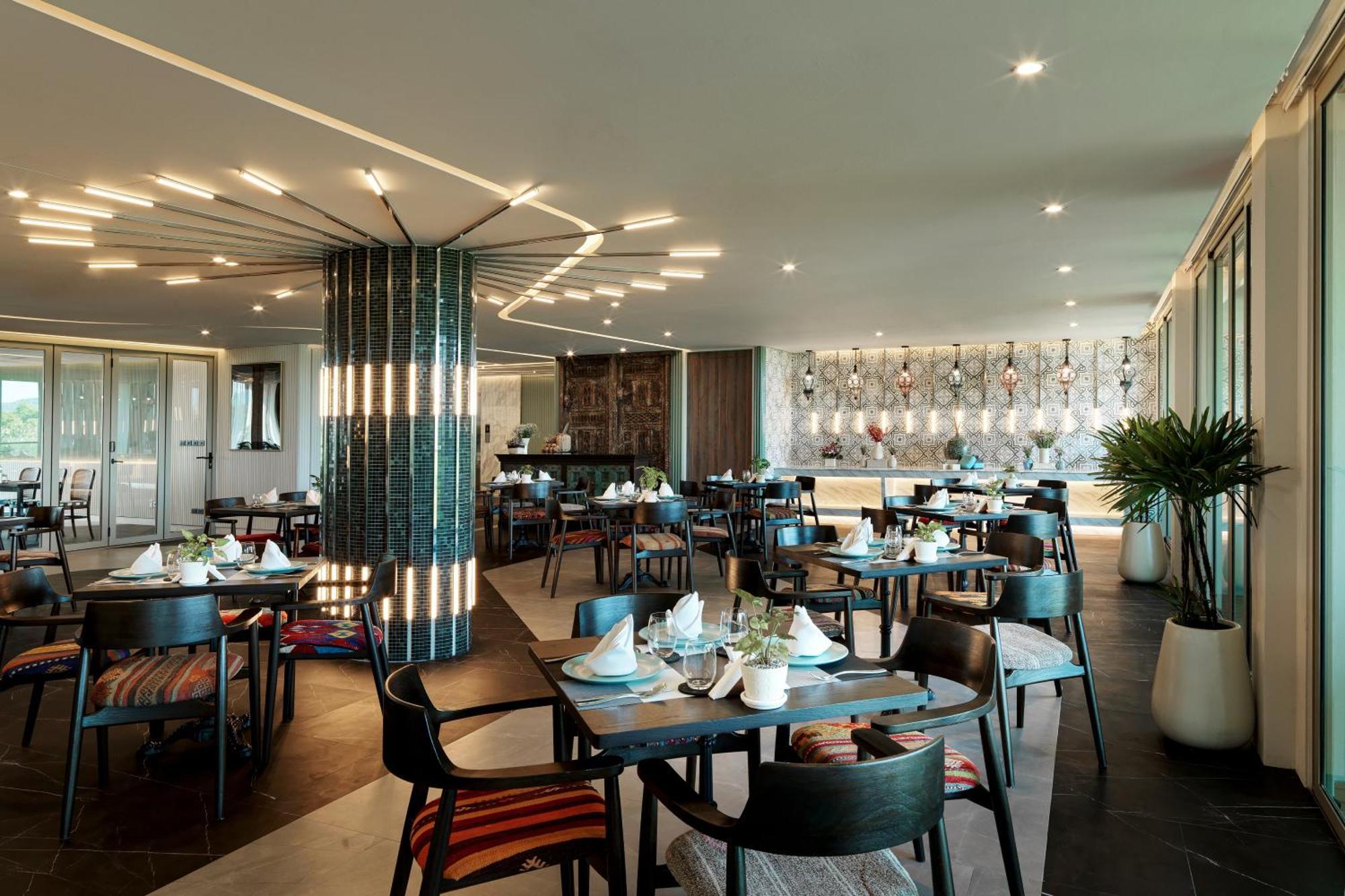 Wyndham Grand Nai Harn Beach Phuket Exterior foto